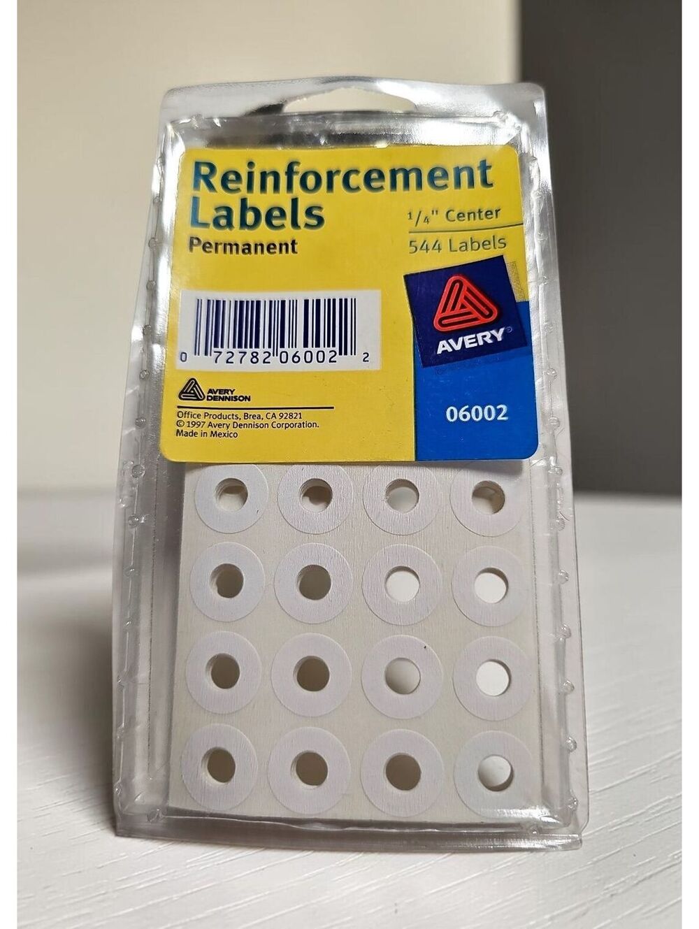 Vintage Avery Reinforcement Labels 06002, 544 Count 1/4" Center, Permanent, Read